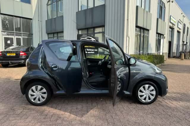 Toyota Aygo (2013) thumbnail 6
