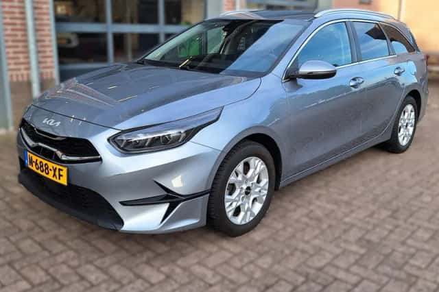 Kia Ceed Sportswagon (2022) thumbnail 1