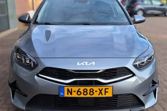 Kia Ceed Sportswagon (2022) thumbnail 2