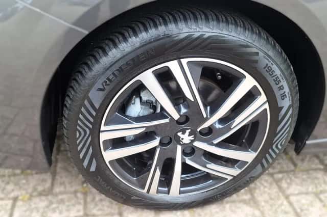 Peugeot 208 (2023) thumbnail 4