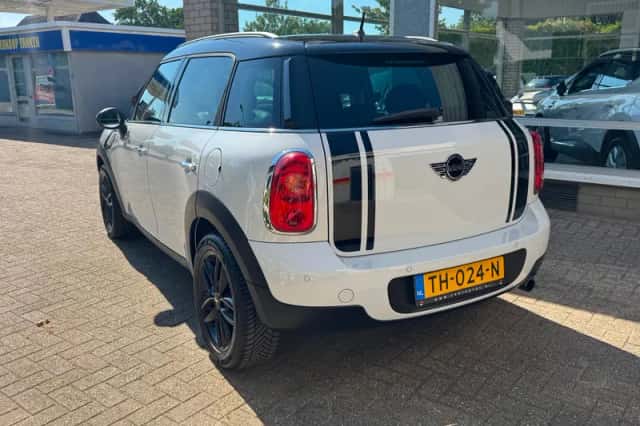 MINI Countryman (2011) thumbnail 3
