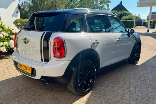 MINI Countryman (2011) thumbnail 4