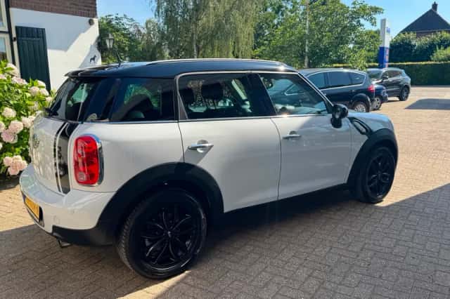 MINI Countryman (2011) thumbnail 5
