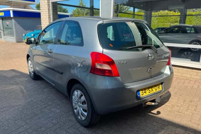 Toyota Yaris (2006) thumbnail 2