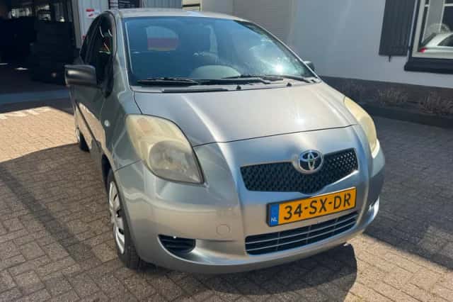 Toyota Yaris (2006) thumbnail 4