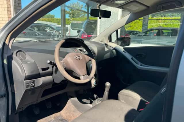 Toyota Yaris (2006) thumbnail 5