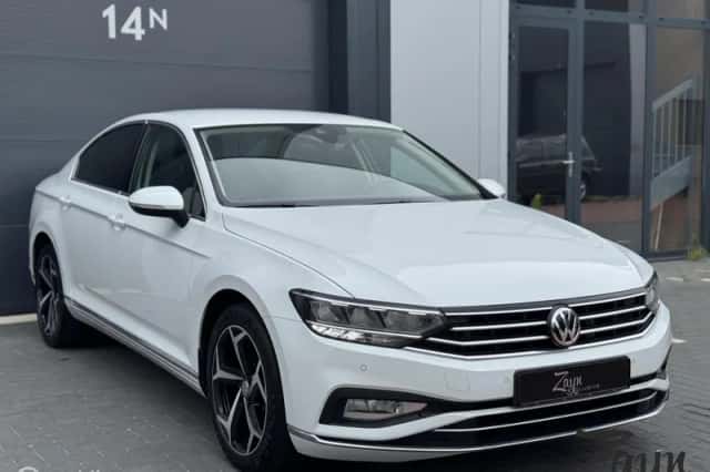 Volkswagen Passat (2019) thumbnail 3