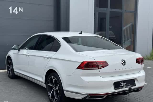 Volkswagen Passat (2019) thumbnail 4