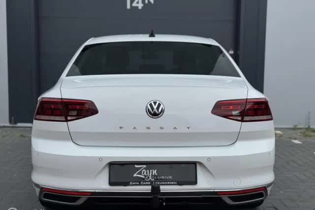 Volkswagen Passat (2019) thumbnail 6