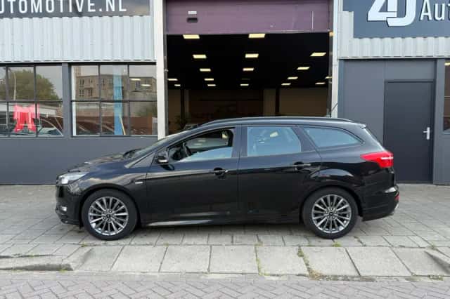 Ford Focus (2017) thumbnail 5