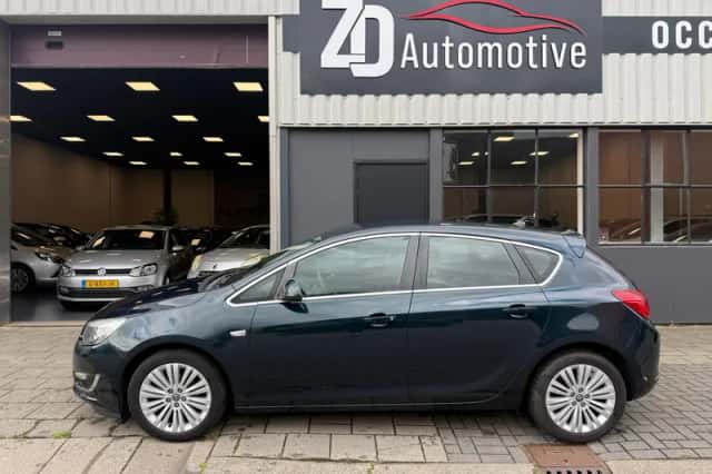 Opel Astra (2013) thumbnail 5