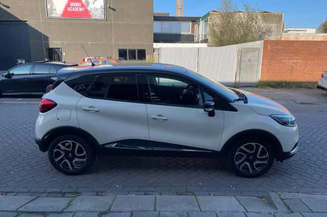 Renault Captur (2017) thumbnail 2