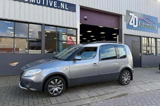 Škoda Roomster (2011) thumbnail 5