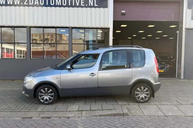 Škoda Roomster (2011) thumbnail 6