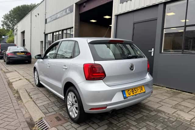 Volkswagen Polo (2014) thumbnail 2
