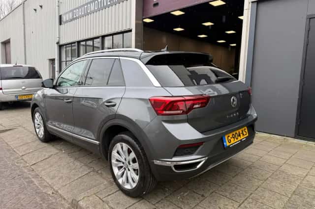 Volkswagen T-Roc (2019) thumbnail 2