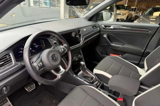 Volkswagen T-Roc (2019) thumbnail 3