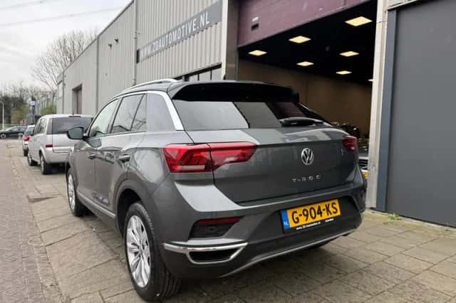 Volkswagen T-Roc (2019) thumbnail 6