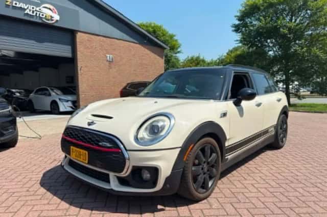MINI Clubman (2016) thumbnail 1