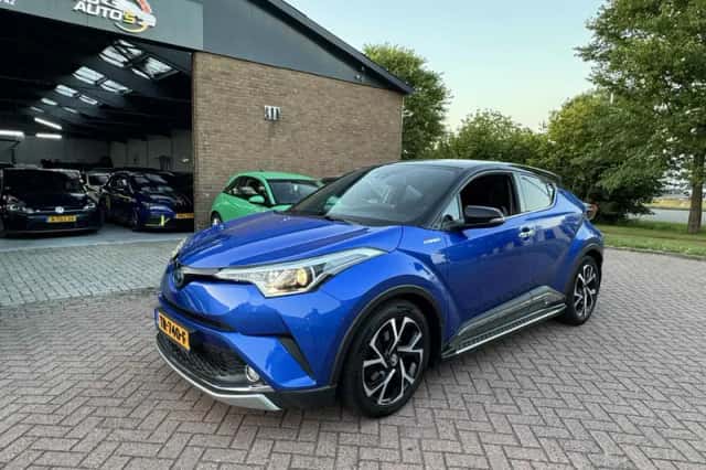 Toyota C-HR (2018) thumbnail 1