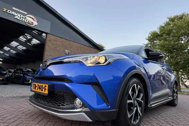 Toyota C-HR (2018) thumbnail 4