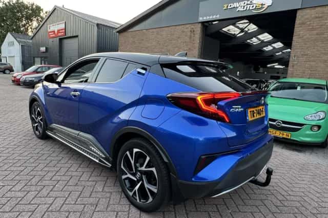 Toyota C-HR (2018) thumbnail 5