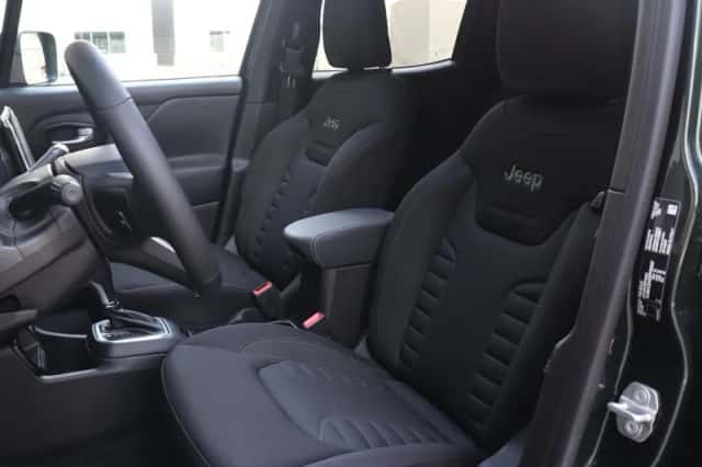 Jeep Renegade (2025) thumbnail 3