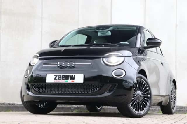 Fiat 500e (2023) thumbnail 2