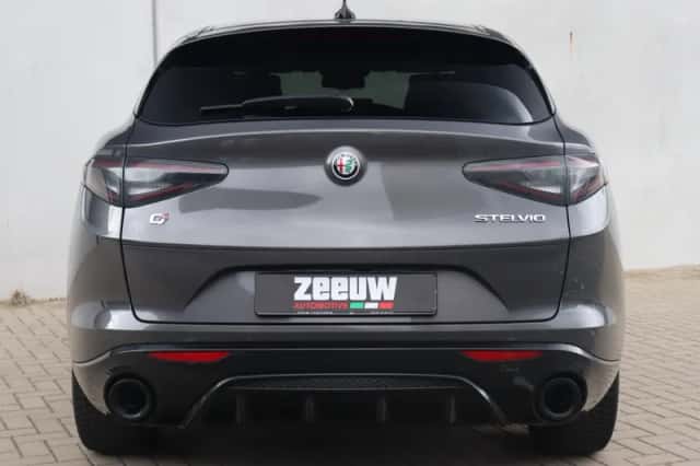 Alfa Romeo Stelvio (2024) thumbnail 3