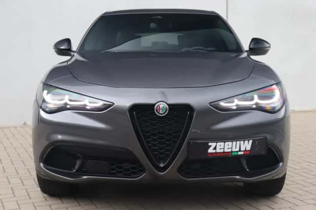 Alfa Romeo Stelvio (2024) thumbnail 2