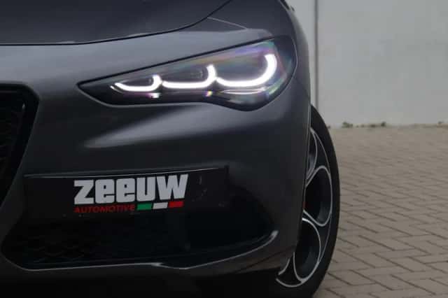 Alfa Romeo Stelvio (2024) thumbnail 5