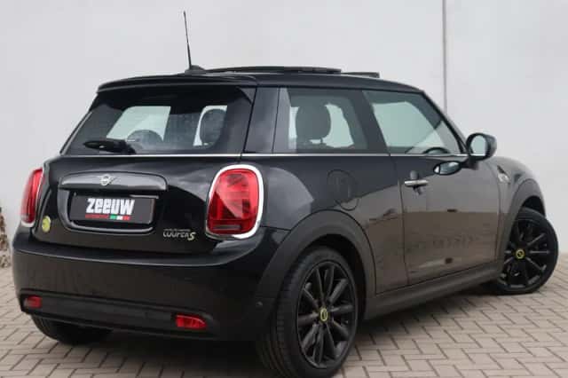 MINI Electric (2021) thumbnail 2