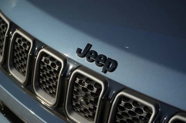 Jeep Compass (2023) thumbnail 3