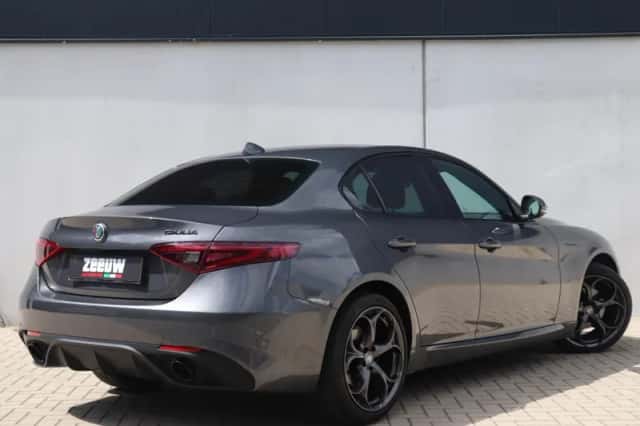 Alfa Romeo Giulia (2019) thumbnail 2
