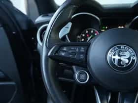 Alfa Romeo Stelvio (2022) thumbnail 26
