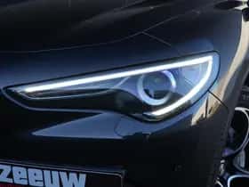 Alfa Romeo Stelvio (2022) thumbnail 4