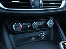 Alfa Romeo Stelvio (2022) thumbnail 33