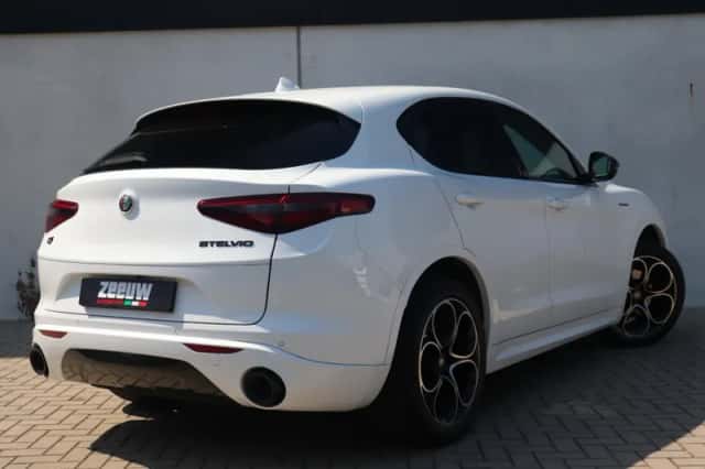Alfa Romeo Stelvio (2022) thumbnail 2
