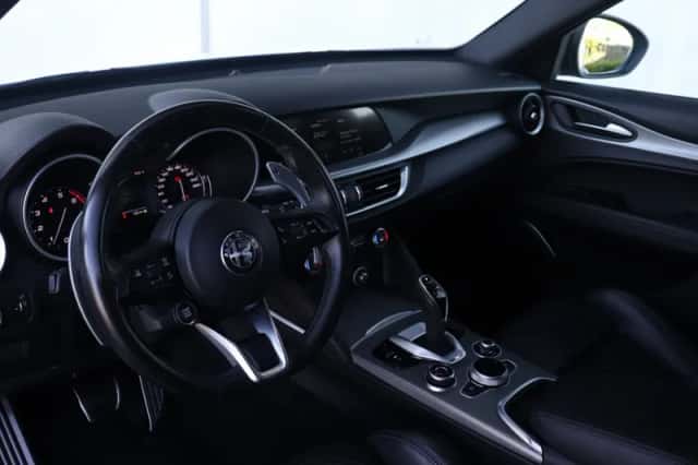 Alfa Romeo Stelvio (2022) thumbnail 4