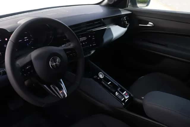 Alfa Romeo Junior (2025) thumbnail 4