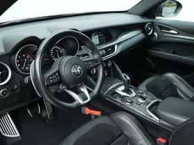 Alfa Romeo Stelvio (2021) thumbnail 2
