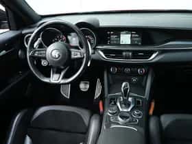 Alfa Romeo Stelvio (2021) thumbnail 4