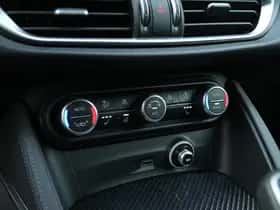 Alfa Romeo Stelvio (2021) thumbnail 39