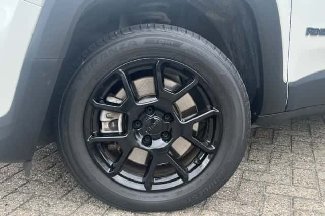 Jeep Renegade (2021) thumbnail 2