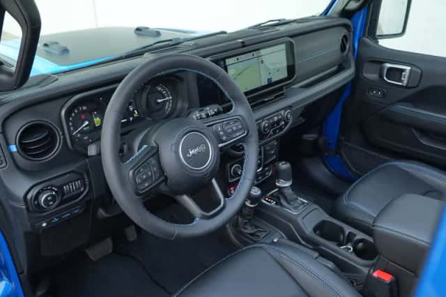 Jeep Wrangler (2024) thumbnail 4