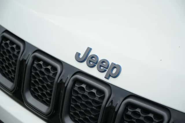Jeep Compass (2022) thumbnail 3