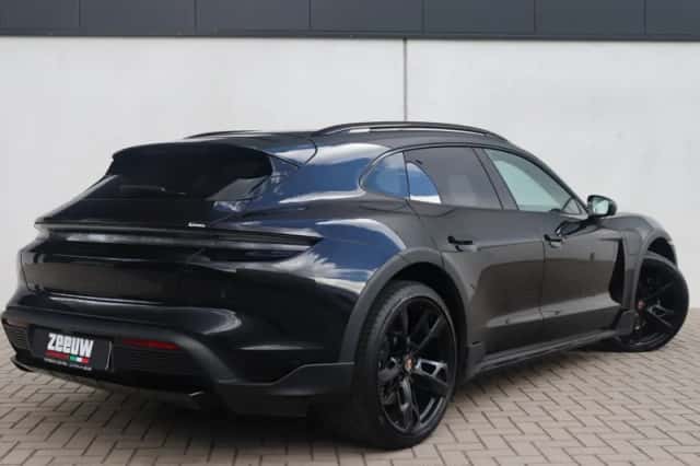 Porsche Taycan (2022) thumbnail 2