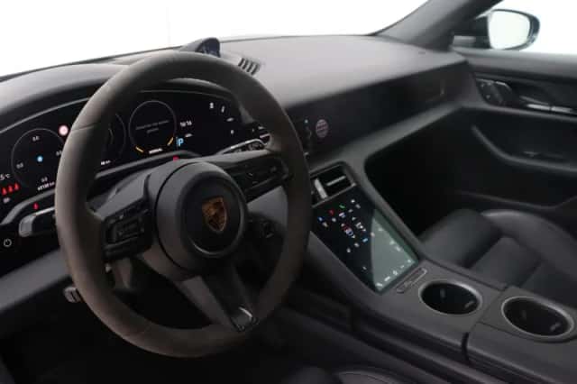 Porsche Taycan (2022) thumbnail 4