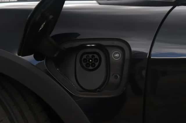 Porsche Taycan (2022) thumbnail 6