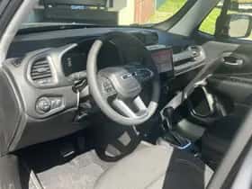 Jeep Renegade (2026) thumbnail 12